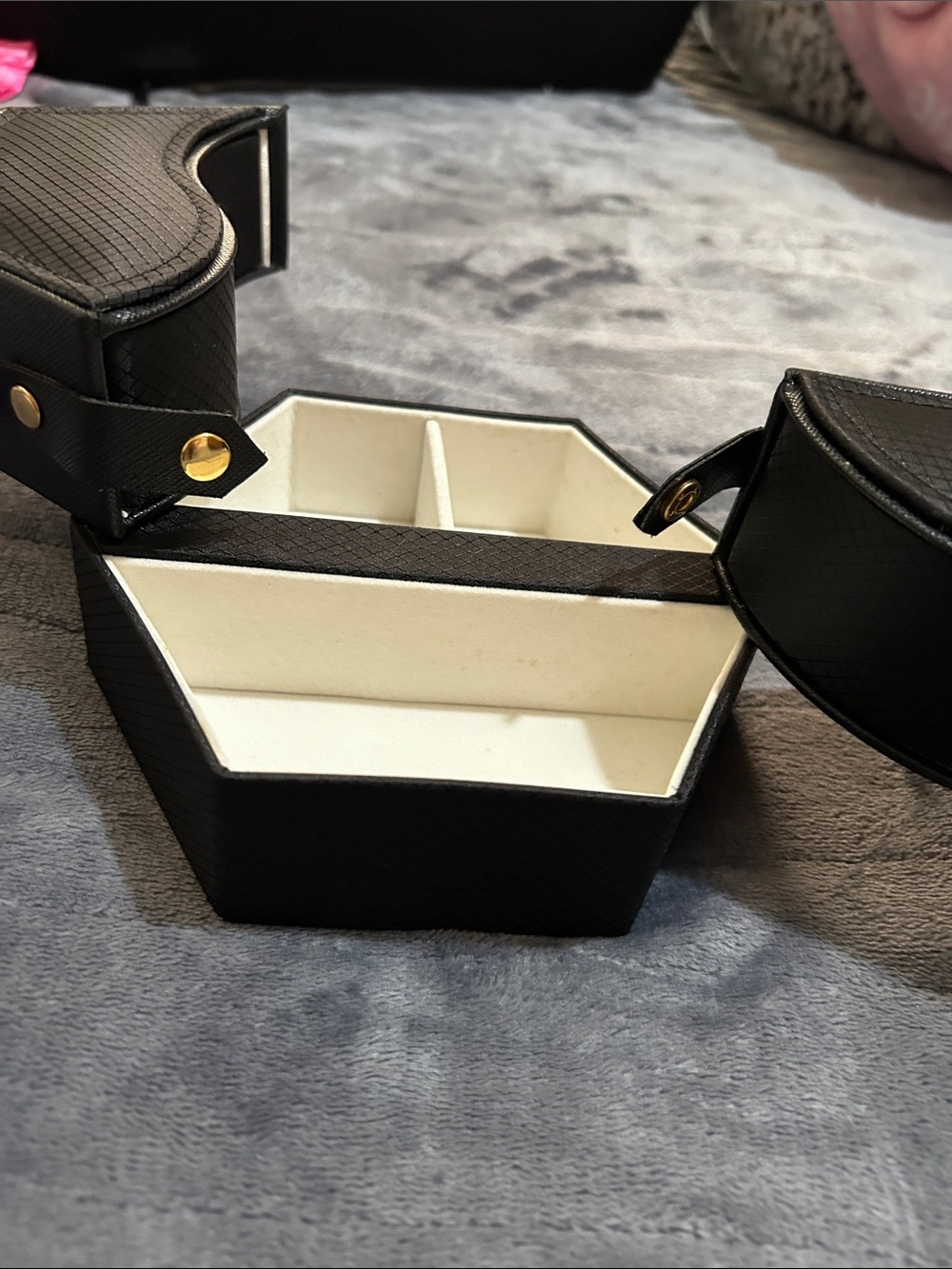 Classic Black Jewelry Box — Women’s Travel Accessory - Picture 3 of 4